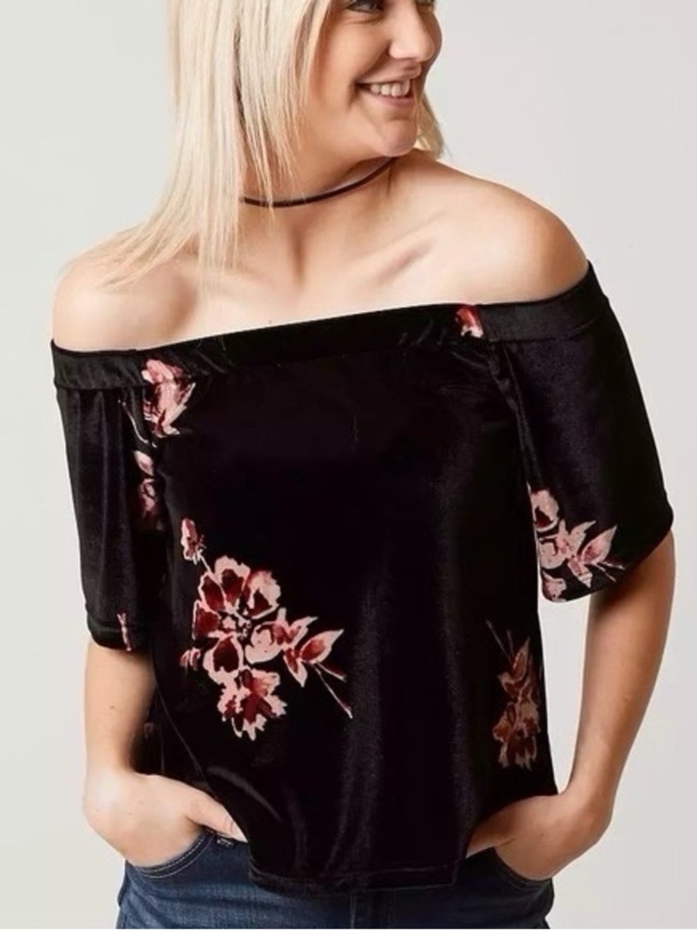 Buckle BKE Boutique Small Black Floral Velvet Off Shoulder Pullover Top NWOT